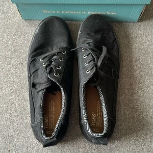Men’s black TOMS size 11 sneakers